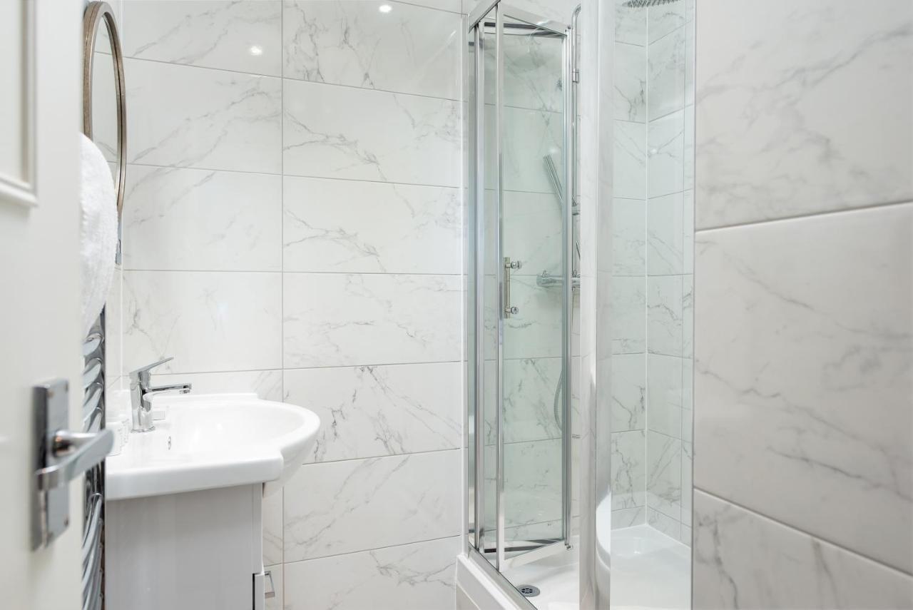 Capital Sloane Street Studio With Balcony Лондон Екстер'єр фото