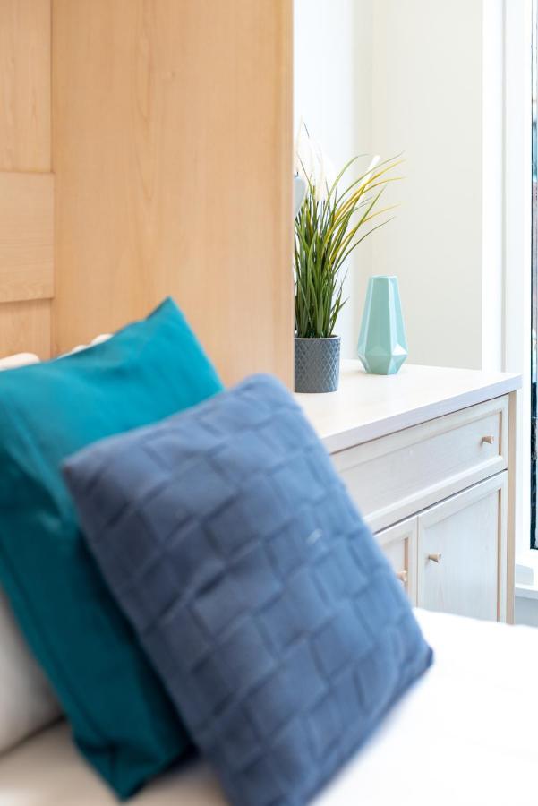 Capital Sloane Street Studio With Balcony Лондон Екстер'єр фото