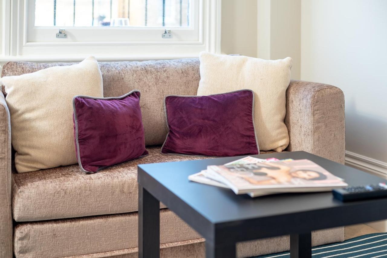 Capital Sloane Street Studio With Balcony Лондон Екстер'єр фото